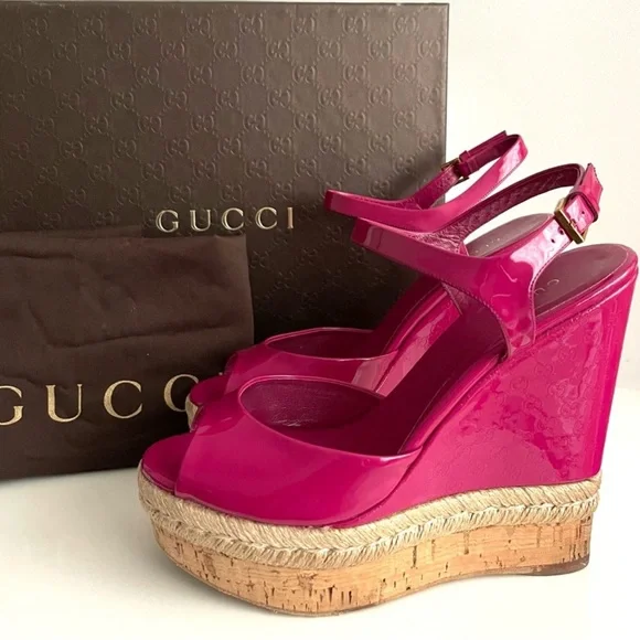 AUTHENTIC GUCCI MONOGRAM HOT PINK SANDALS - Picture 2 of 12